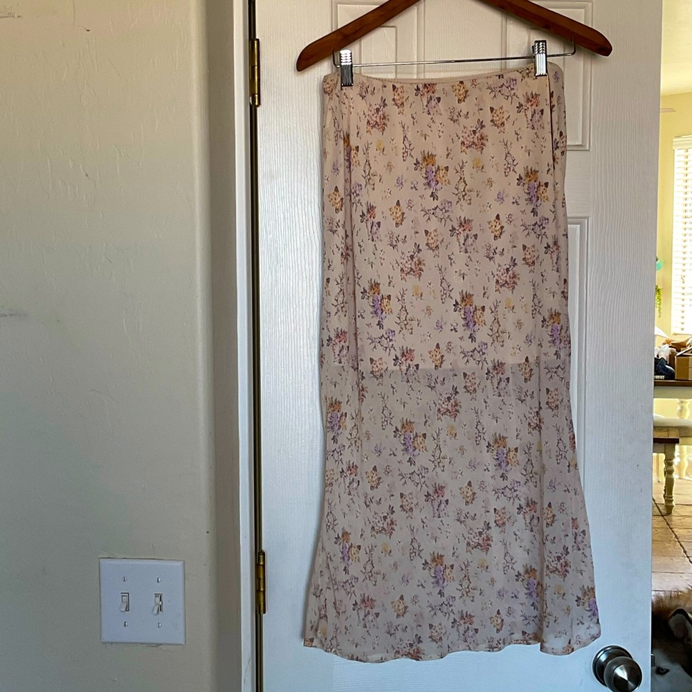 Neutral tone floral print mid length skirt
